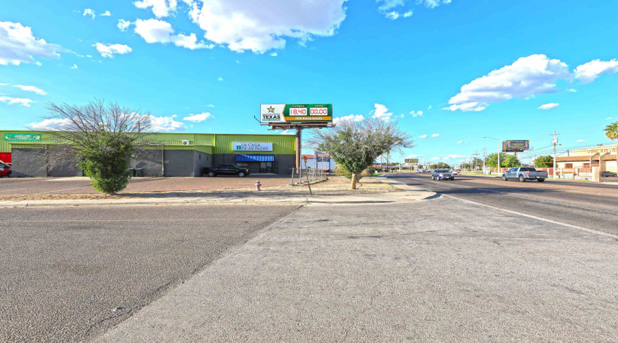 5802 McPherson Rd, Laredo, Texas 78041, 1 Room Rooms,3 BathroomsBathrooms,Commercial retail/office,For Rent,5802 McPherson Rd,20261787