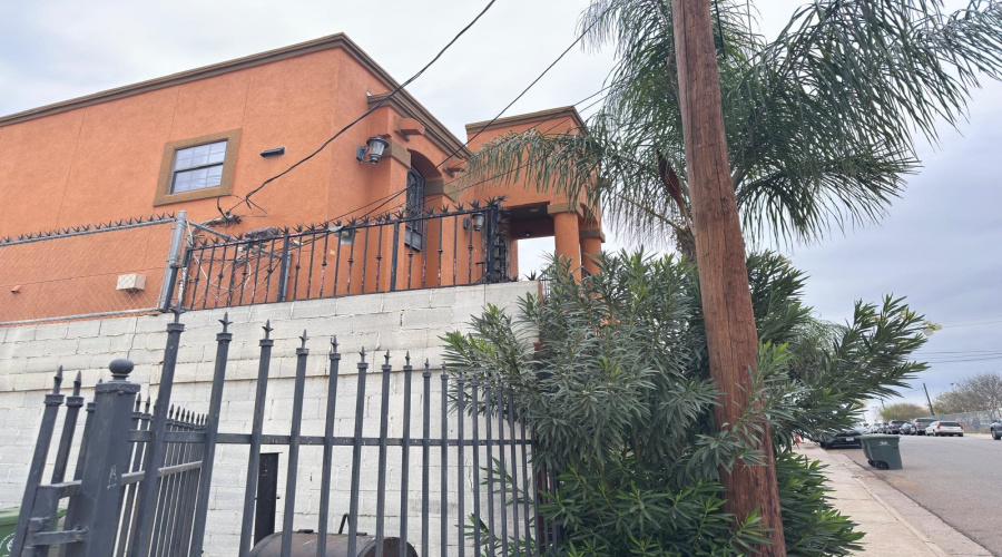 2420 Zacatecas St, Laredo, Texas 78046, 1 Room Rooms,4 BathroomsBathrooms,Commercial retail/office,For Sale,2420 Zacatecas St,20261789