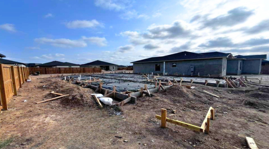 2920 Earthhaven Dr., LAREDO, Texas 78046, 3 Bedrooms Bedrooms, 5 Rooms Rooms,2 BathroomsBathrooms,Residential,For Sale,2920 Earthhaven Dr.,20261779