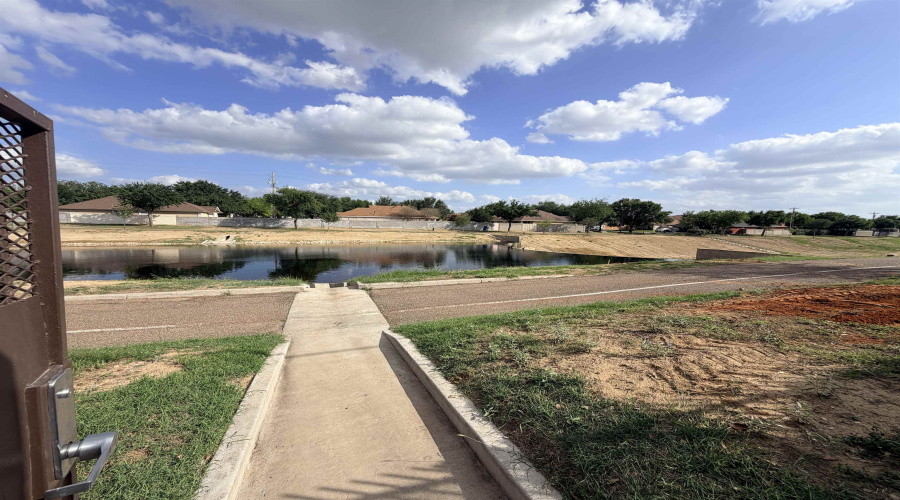 2445 Monarch Dr, Laredo, Texas 78045, 3 Bedrooms Bedrooms, 3 Rooms Rooms,2 BathroomsBathrooms,Residential,For Rent,2445 Monarch Dr,20261780