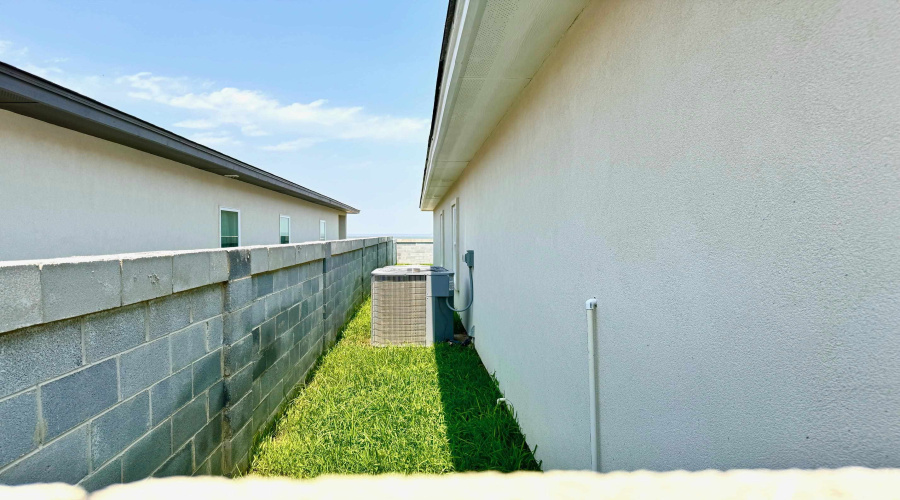 1405 Eagles LN, LAREDO, Texas 78045, 3 Bedrooms Bedrooms, 5 Rooms Rooms,2 BathroomsBathrooms,Residential,For Rent,1405 Eagles LN,20261781