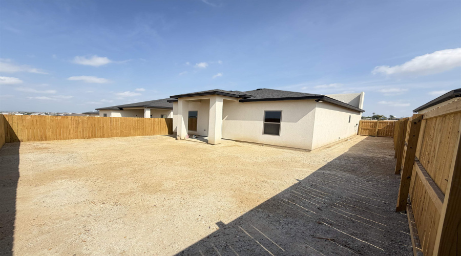 5129 Nispero Ln, Laredo, Texas 78046, 3 Bedrooms Bedrooms, 4 Rooms Rooms,2 BathroomsBathrooms,Residential,For Sale,5129 Nispero Ln,20261790