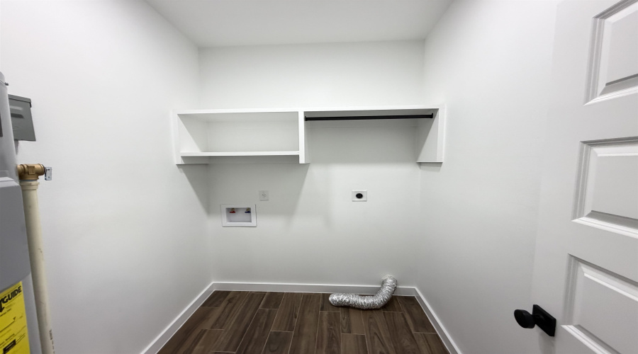 5129 Nispero Ln, Laredo, Texas 78046, 3 Bedrooms Bedrooms, 4 Rooms Rooms,2 BathroomsBathrooms,Residential,For Sale,5129 Nispero Ln,20261790