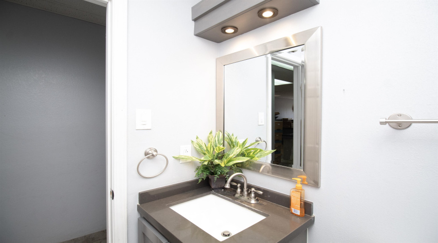 1401 Guatemozin St, Laredo, Texas 78040, 1 Bedroom Bedrooms, ,4 BathroomsBathrooms,Commercial/industrial,For Sale,1401 Guatemozin St,20261794