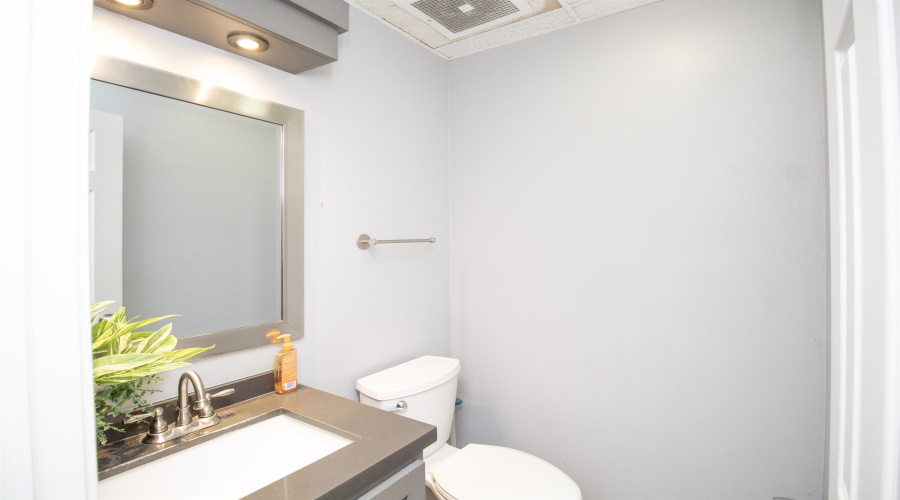 1401 Guatemozin St, Laredo, Texas 78040, 1 Bedroom Bedrooms, ,4 BathroomsBathrooms,Commercial/industrial,For Sale,1401 Guatemozin St,20261794