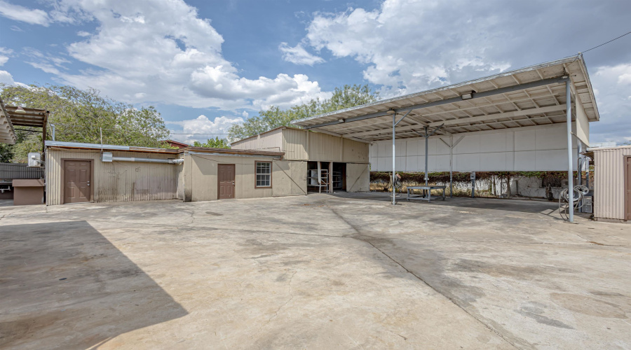 1401 Guatemozin St, Laredo, Texas 78040, 1 Bedroom Bedrooms, ,4 BathroomsBathrooms,Commercial/industrial,For Sale,1401 Guatemozin St,20261794