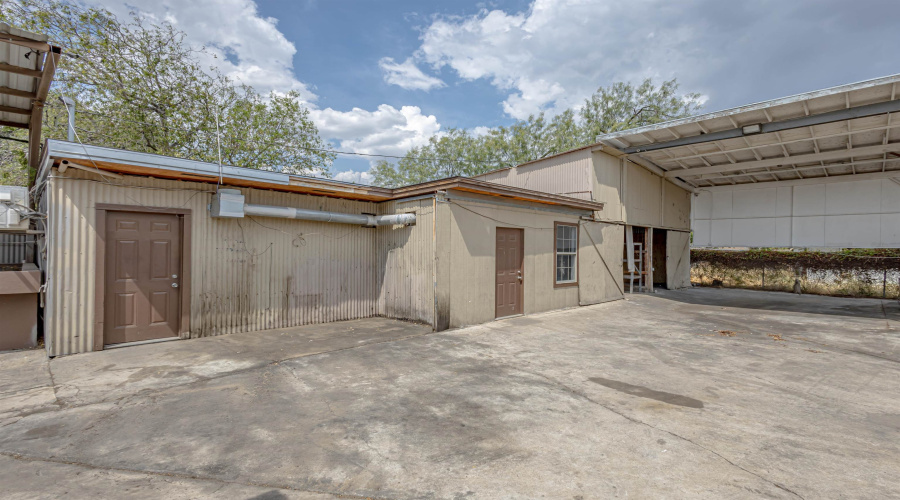 1401 Guatemozin St, Laredo, Texas 78040, 1 Bedroom Bedrooms, ,4 BathroomsBathrooms,Commercial/industrial,For Sale,1401 Guatemozin St,20261794