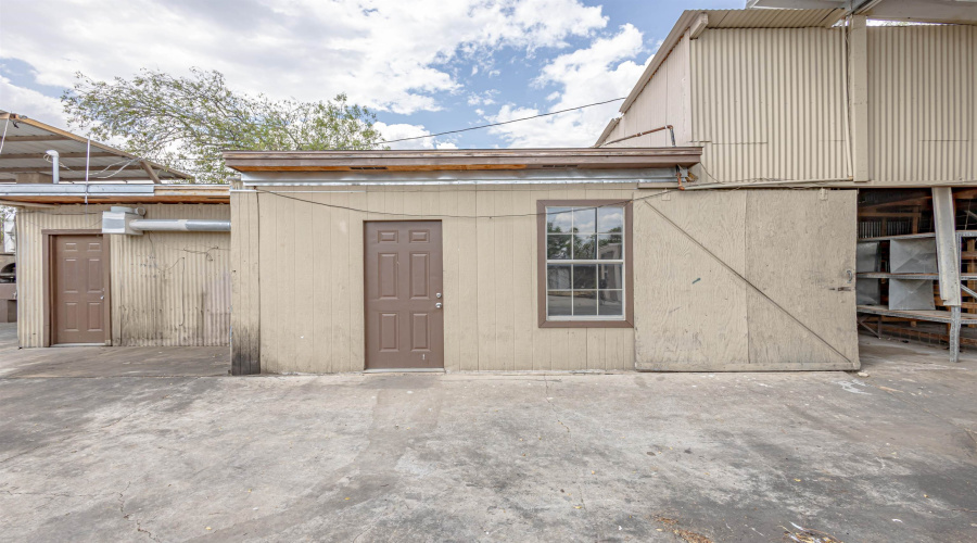 1401 Guatemozin St, Laredo, Texas 78040, 1 Bedroom Bedrooms, ,4 BathroomsBathrooms,Commercial/industrial,For Sale,1401 Guatemozin St,20261794