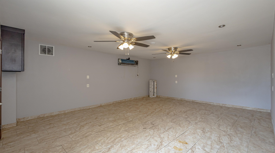 1401 Guatemozin St, Laredo, Texas 78040, 1 Bedroom Bedrooms, ,4 BathroomsBathrooms,Commercial/industrial,For Sale,1401 Guatemozin St,20261794