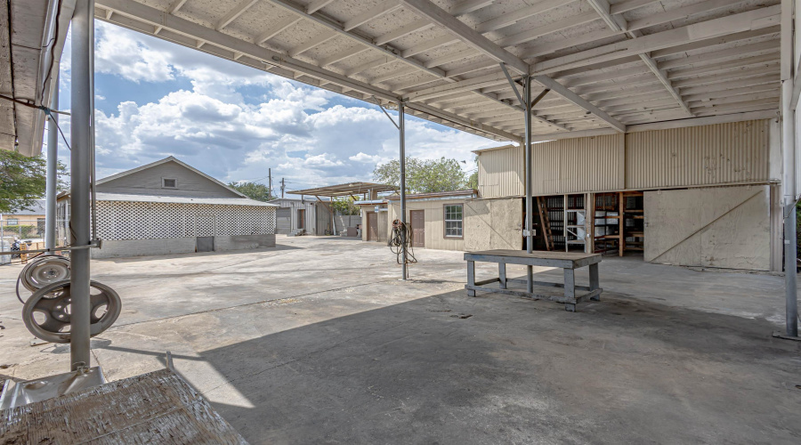 1401 Guatemozin St, Laredo, Texas 78040, 1 Bedroom Bedrooms, ,4 BathroomsBathrooms,Commercial/industrial,For Sale,1401 Guatemozin St,20261794