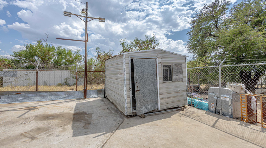1401 Guatemozin St, Laredo, Texas 78040, 1 Bedroom Bedrooms, ,4 BathroomsBathrooms,Commercial/industrial,For Sale,1401 Guatemozin St,20261794