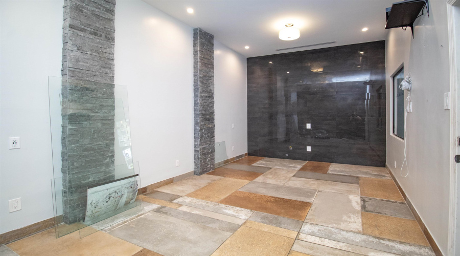 1401 Guatemozin St, Laredo, Texas 78040, 1 Bedroom Bedrooms, ,4 BathroomsBathrooms,Commercial/industrial,For Sale,1401 Guatemozin St,20261794