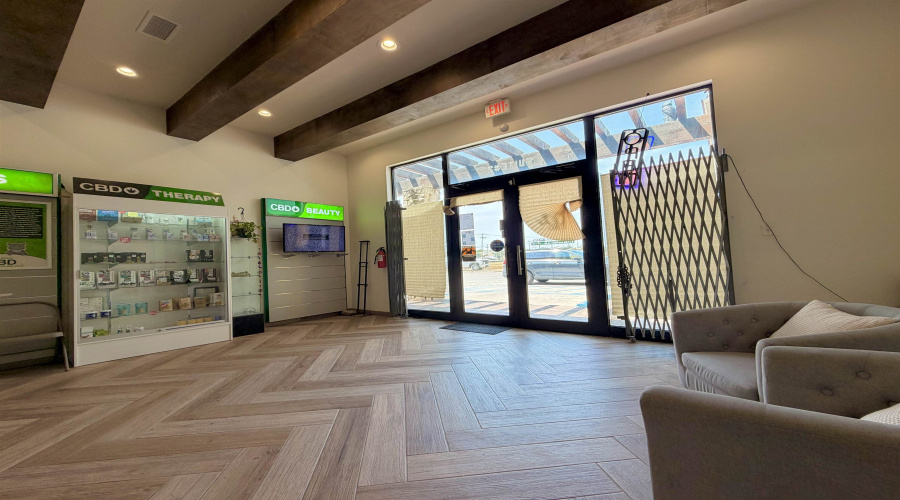 9413 McPherson Rd, LAREDO, Texas 78045, 1 Room Rooms,1 BathroomBathrooms,Commercial retail/office,For Rent,9413 McPherson Rd,20261796