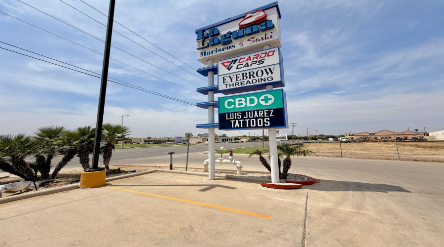 9413 McPherson Rd, LAREDO, Texas 78045, 1 Room Rooms,1 BathroomBathrooms,Commercial retail/office,For Rent,9413 McPherson Rd,20261796