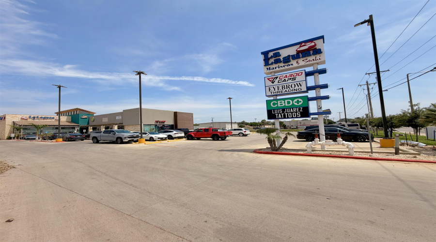 9413 McPherson Rd, LAREDO, Texas 78045, 1 Room Rooms,1 BathroomBathrooms,Commercial retail/office,For Rent,9413 McPherson Rd,20261796
