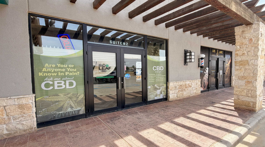 9413 McPherson Rd, LAREDO, Texas 78045, 1 Room Rooms,1 BathroomBathrooms,Commercial retail/office,For Rent,9413 McPherson Rd,20261796