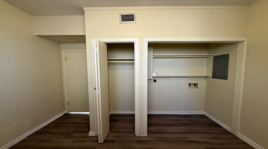 1717 Clark Blvd, Laredo, Texas 78043, 2 Bedrooms Bedrooms, 5 Rooms Rooms,3 BathroomsBathrooms,Residential,For Rent,1717 Clark Blvd,20261396