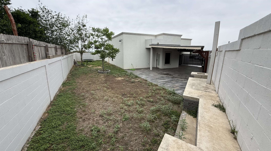 207 Nevers Ct, Laredo, Texas 78045, 3 Bedrooms Bedrooms, 6 Rooms Rooms,2 BathroomsBathrooms,Residential,For Sale,207 Nevers Ct,20261798