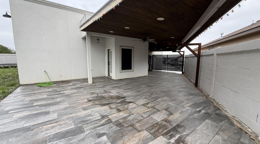 207 Nevers Ct, Laredo, Texas 78045, 3 Bedrooms Bedrooms, 6 Rooms Rooms,2 BathroomsBathrooms,Residential,For Sale,207 Nevers Ct,20261798