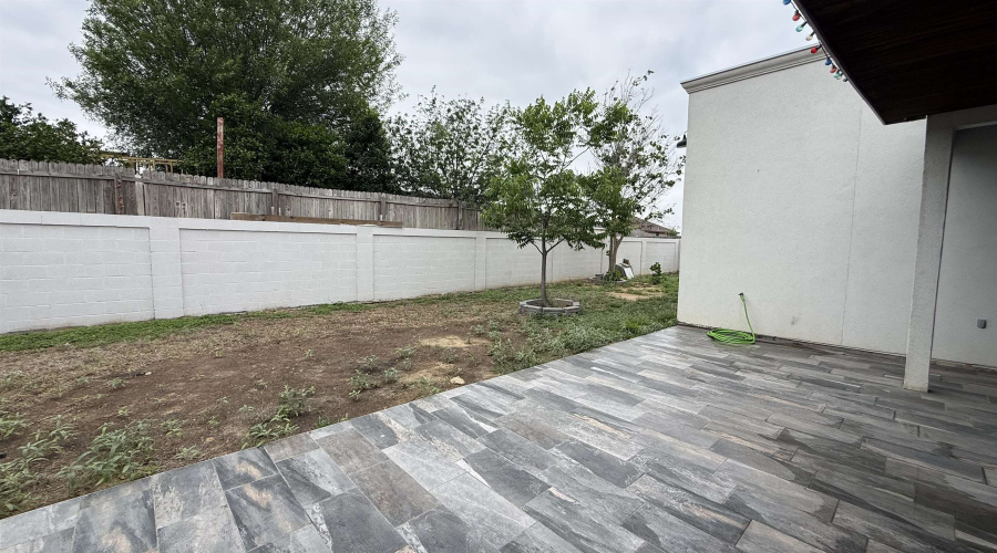 207 Nevers Ct, Laredo, Texas 78045, 3 Bedrooms Bedrooms, 6 Rooms Rooms,2 BathroomsBathrooms,Residential,For Sale,207 Nevers Ct,20261798