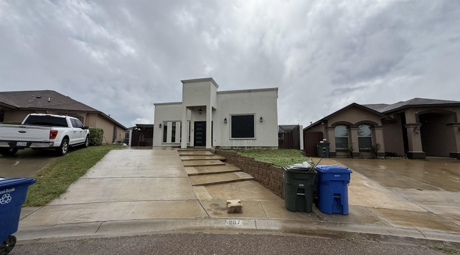 207 Nevers Ct, Laredo, Texas 78045, 3 Bedrooms Bedrooms, 6 Rooms Rooms,2 BathroomsBathrooms,Residential,For Sale,207 Nevers Ct,20261798