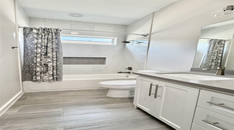 2520 Chicharito St., Laredo, Texas 78041, 3 Bedrooms Bedrooms, 8 Rooms Rooms,3 BathroomsBathrooms,Residential,For Sale,2520 Chicharito St.,20261799