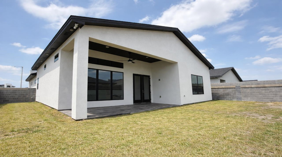 2520 Chicharito St., Laredo, Texas 78041, 3 Bedrooms Bedrooms, 8 Rooms Rooms,3 BathroomsBathrooms,Residential,For Sale,2520 Chicharito St.,20261799