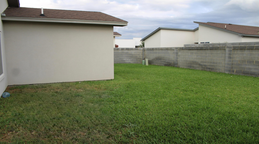 411 Glen Cook Dr., Laredo, Texas 78041-6469, 4 Bedrooms Bedrooms, 8 Rooms Rooms,3 BathroomsBathrooms,Residential,For Sale,411 Glen Cook Dr.,20261802