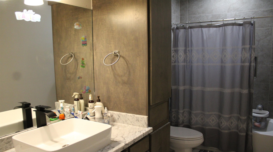 411 Glen Cook Dr., Laredo, Texas 78041-6469, 4 Bedrooms Bedrooms, 8 Rooms Rooms,3 BathroomsBathrooms,Residential,For Sale,411 Glen Cook Dr.,20261802