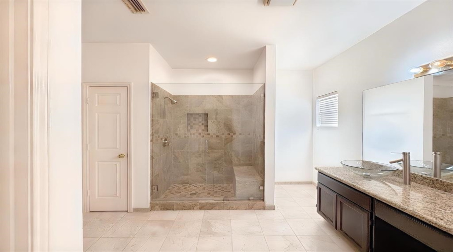 9010 Yale St, LAREDO, Texas 78045, 3 Bedrooms Bedrooms, 4 Rooms Rooms,2 BathroomsBathrooms,Residential,For Rent,9010 Yale St,20261803