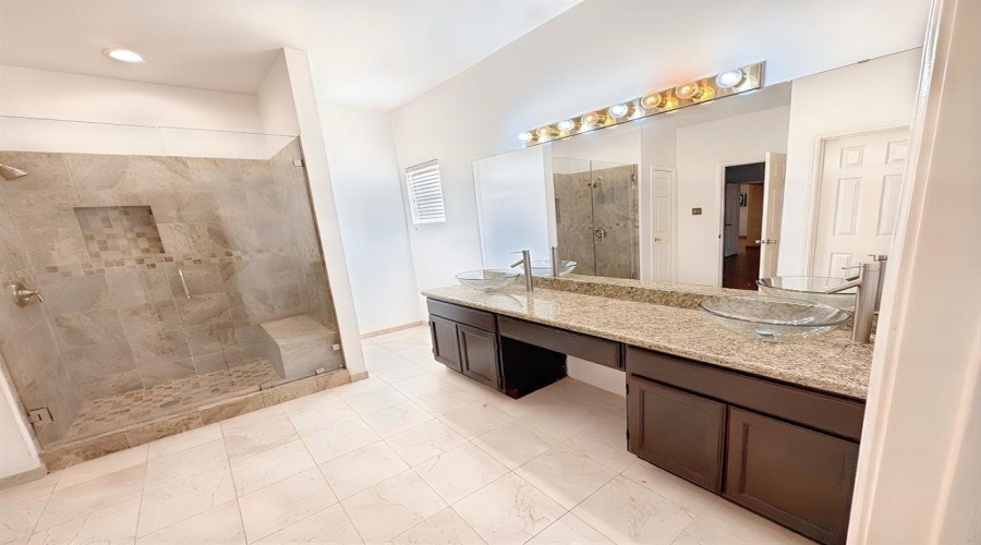 9010 Yale St, LAREDO, Texas 78045, 3 Bedrooms Bedrooms, 4 Rooms Rooms,2 BathroomsBathrooms,Residential,For Rent,9010 Yale St,20261803