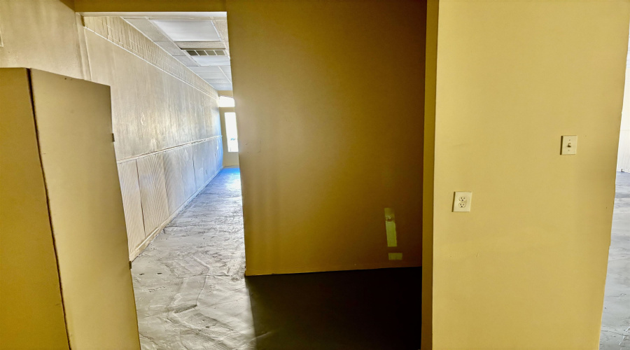 502 W Calton Rd, Laredo, Texas 78041, ,1 BathroomBathrooms,Commercial retail/office,For Rent,502 W Calton Rd,20261809