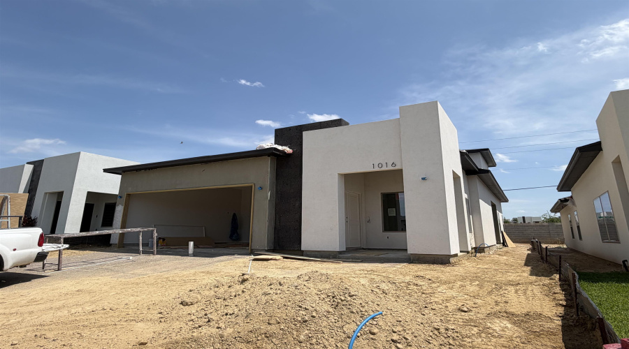 1016 Noyola Loop, Laredo, Texas 78046, 4 Bedrooms Bedrooms, 7 Rooms Rooms,2 BathroomsBathrooms,Residential,For Sale,1016 Noyola Loop,20261807