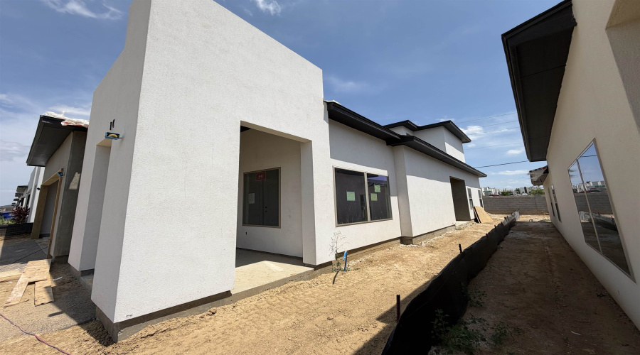 1016 Noyola Loop, Laredo, Texas 78046, 4 Bedrooms Bedrooms, 7 Rooms Rooms,2 BathroomsBathrooms,Residential,For Sale,1016 Noyola Loop,20261807