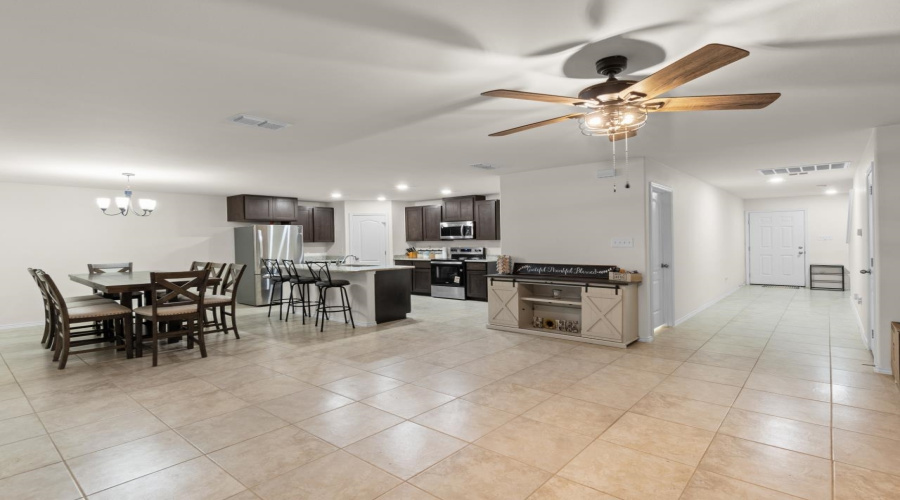 5618 Lone Star Loop, laredo, Texas 78046, 3 Bedrooms Bedrooms, 6 Rooms Rooms,2 BathroomsBathrooms,Residential,For Sale,5618 Lone Star Loop,20261808