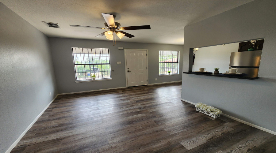 3019 Corpus Christi St, Laredo, Texas 78043, 1 Bedroom Bedrooms, 2 Rooms Rooms,1 BathroomBathrooms,Residential,For Rent,3019 Corpus Christi St,20261810