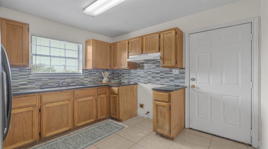 3272 Saint Kathryn Lp, Laredo, Texas 78046, 3 Bedrooms Bedrooms, 5 Rooms Rooms,2 BathroomsBathrooms,Residential,For Sale,3272 Saint Kathryn Lp,20261815