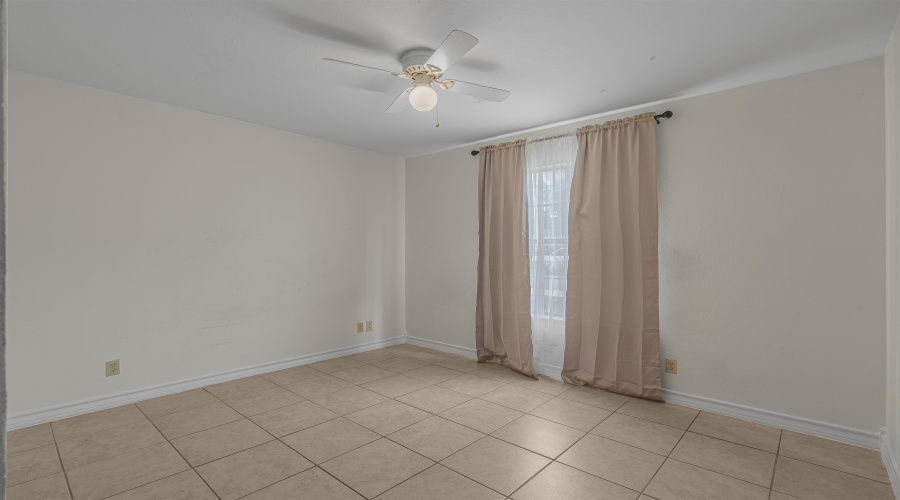 3272 Saint Kathryn Lp, Laredo, Texas 78046, 3 Bedrooms Bedrooms, 5 Rooms Rooms,2 BathroomsBathrooms,Residential,For Sale,3272 Saint Kathryn Lp,20261815