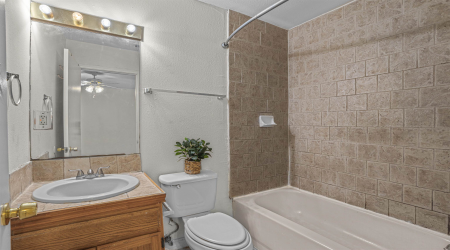 3272 Saint Kathryn Lp, Laredo, Texas 78046, 3 Bedrooms Bedrooms, 5 Rooms Rooms,2 BathroomsBathrooms,Residential,For Sale,3272 Saint Kathryn Lp,20261815