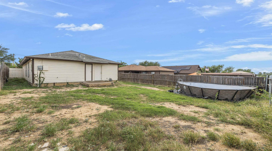 3272 Saint Kathryn Lp, Laredo, Texas 78046, 3 Bedrooms Bedrooms, 5 Rooms Rooms,2 BathroomsBathrooms,Residential,For Sale,3272 Saint Kathryn Lp,20261815