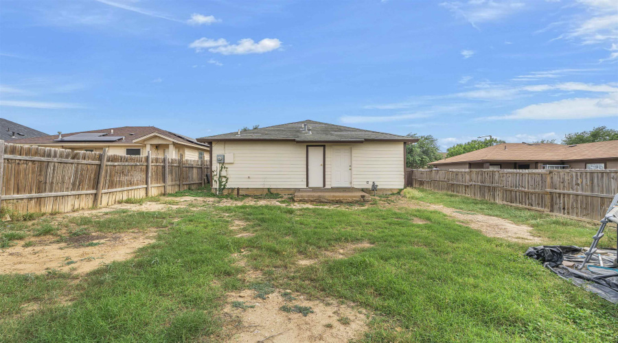 3272 Saint Kathryn Lp, Laredo, Texas 78046, 3 Bedrooms Bedrooms, 5 Rooms Rooms,2 BathroomsBathrooms,Residential,For Sale,3272 Saint Kathryn Lp,20261815