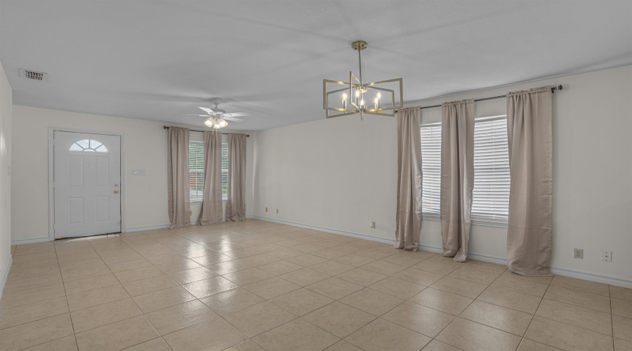 3272 Saint Kathryn Lp, Laredo, Texas 78046, 3 Bedrooms Bedrooms, 5 Rooms Rooms,2 BathroomsBathrooms,Residential,For Sale,3272 Saint Kathryn Lp,20261815