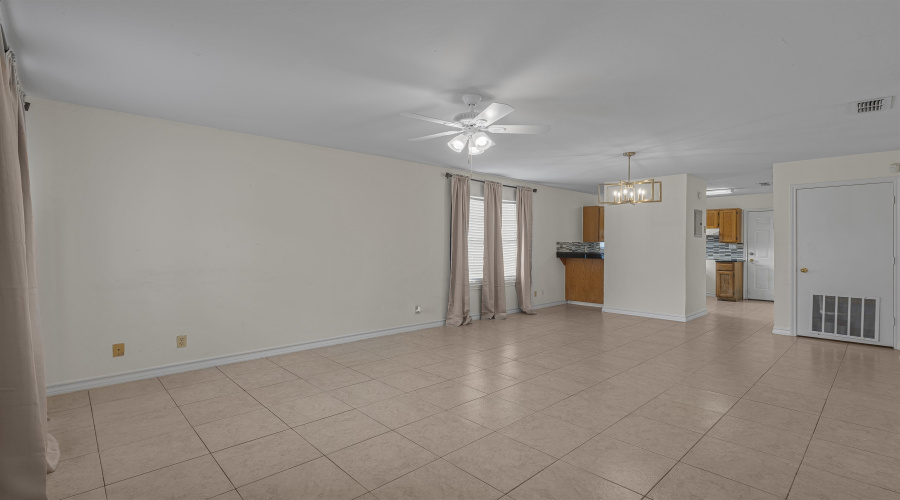 3272 Saint Kathryn Lp, Laredo, Texas 78046, 3 Bedrooms Bedrooms, 5 Rooms Rooms,2 BathroomsBathrooms,Residential,For Sale,3272 Saint Kathryn Lp,20261815