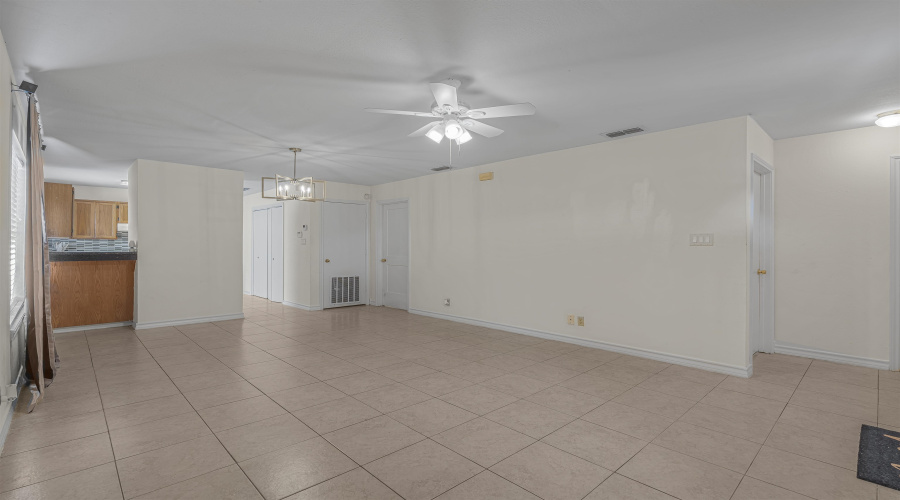 3272 Saint Kathryn Lp, Laredo, Texas 78046, 3 Bedrooms Bedrooms, 5 Rooms Rooms,2 BathroomsBathrooms,Residential,For Sale,3272 Saint Kathryn Lp,20261815