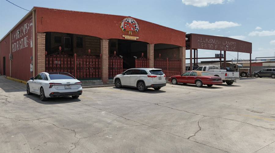 5103 E U.S. Hwy 59, Laredo, Texas 78043, 1 Bedroom Bedrooms, ,3 BathroomsBathrooms,Commercial/industrial,For Sale,5103 E U.S. Hwy 59,20261819