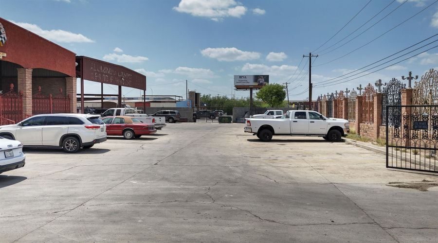 5103 E U.S. Hwy 59, Laredo, Texas 78043, 1 Bedroom Bedrooms, ,3 BathroomsBathrooms,Commercial/industrial,For Sale,5103 E U.S. Hwy 59,20261819