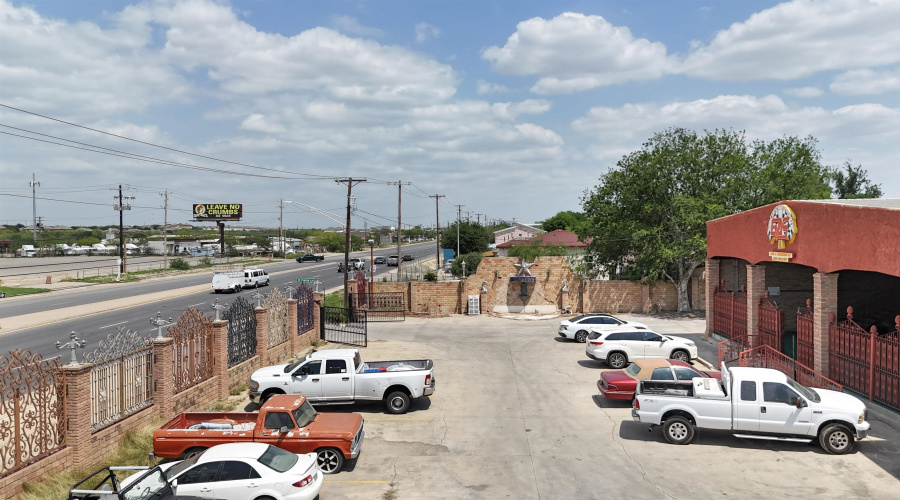 5103 E U.S. Hwy 59, Laredo, Texas 78043, 1 Bedroom Bedrooms, ,3 BathroomsBathrooms,Commercial/industrial,For Sale,5103 E U.S. Hwy 59,20261819