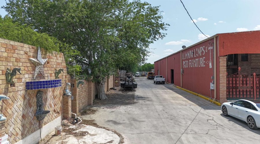 5103 E U.S. Hwy 59, Laredo, Texas 78043, 1 Bedroom Bedrooms, ,3 BathroomsBathrooms,Commercial/industrial,For Sale,5103 E U.S. Hwy 59,20261819