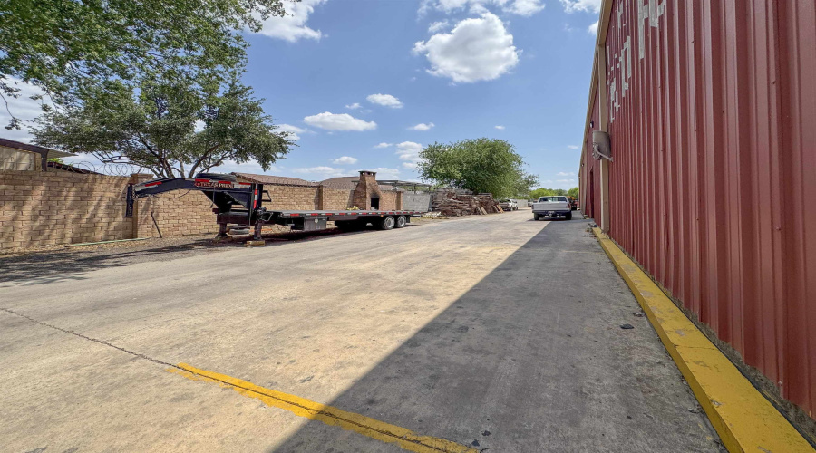 5103 E U.S. Hwy 59, Laredo, Texas 78043, 1 Bedroom Bedrooms, ,3 BathroomsBathrooms,Commercial/industrial,For Sale,5103 E U.S. Hwy 59,20261819