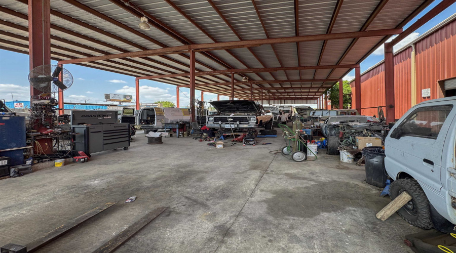 5103 E U.S. Hwy 59, Laredo, Texas 78043, 1 Bedroom Bedrooms, ,3 BathroomsBathrooms,Commercial/industrial,For Sale,5103 E U.S. Hwy 59,20261819